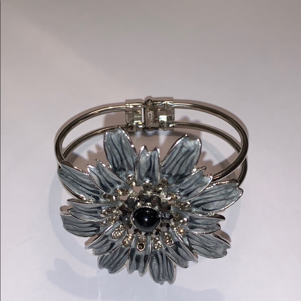Metallic flower bracelet